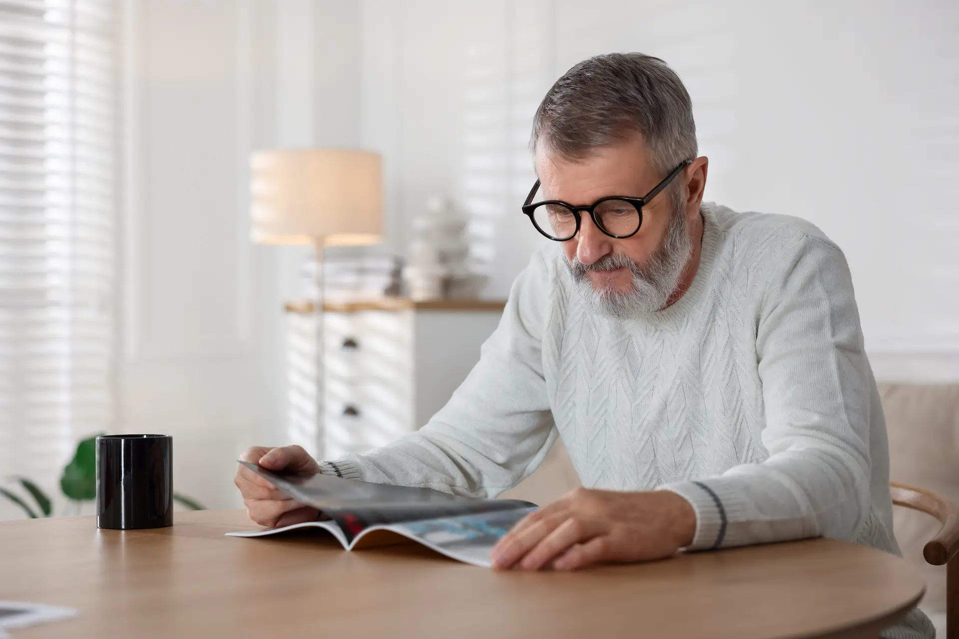 Man reading a customer magazine